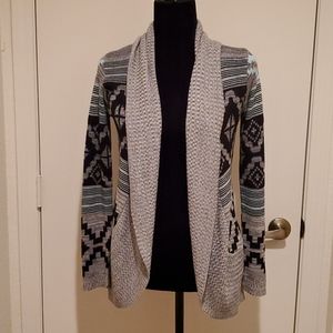 Beautiful Gray/Black/Green RUE21 Sweater Sz XS